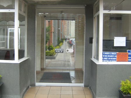 Puerta en vidrio de seguridad 02