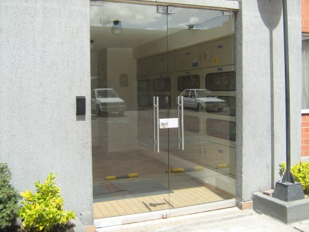 Puerta en vidrio de seguridad 03