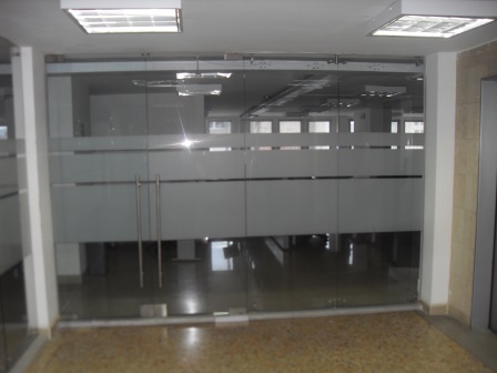 Puerta en vidrio de seguridad 04