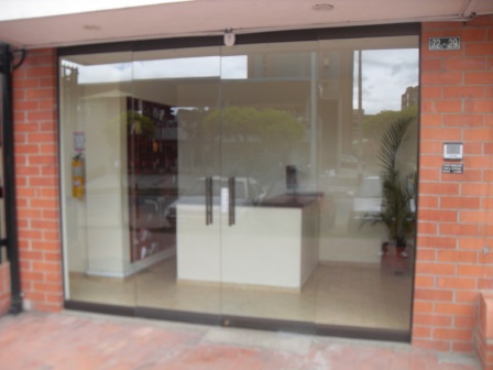Puerta en vidrio de seguridad 06